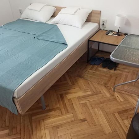Airport Md Rooms Belgrado Exterior foto